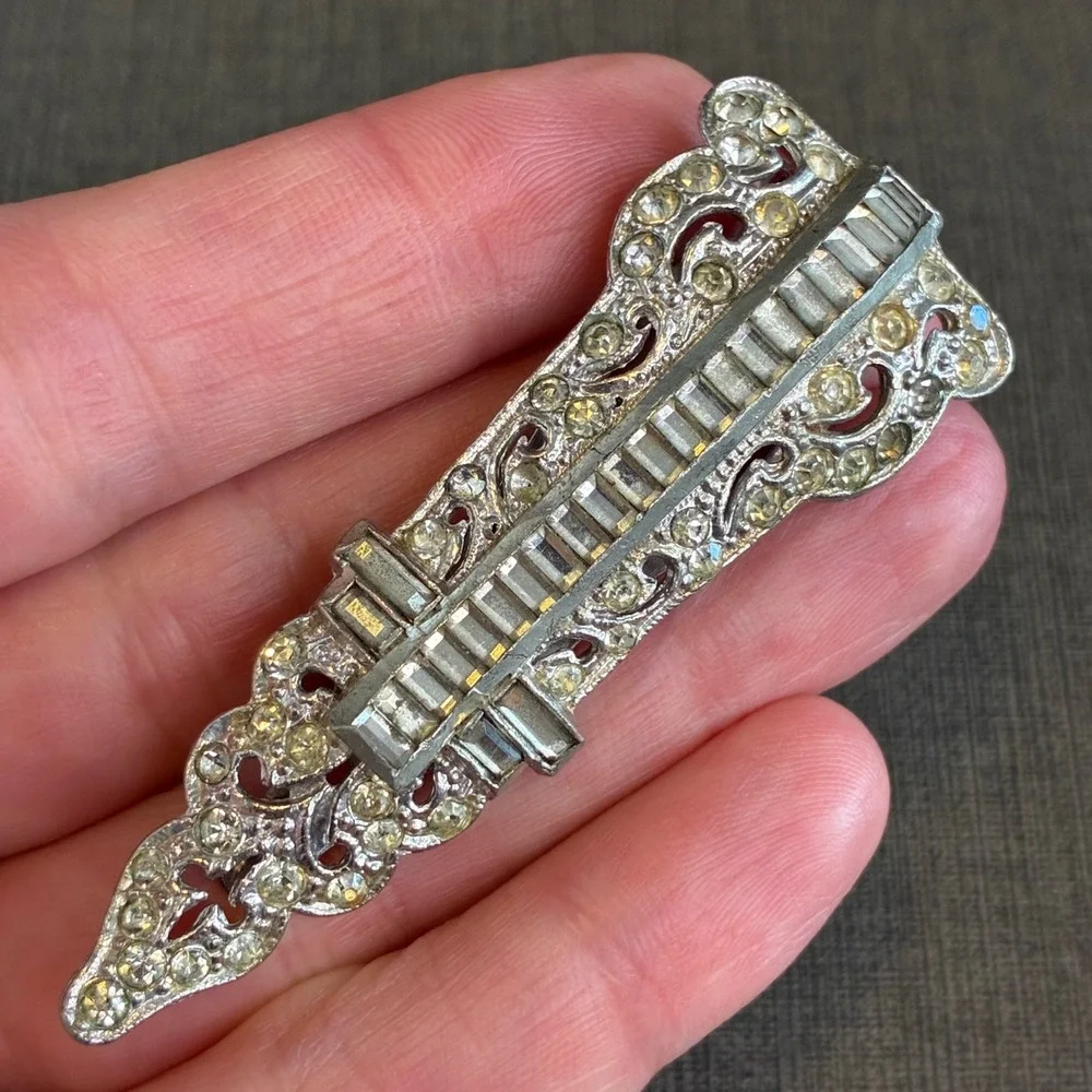 Vintage Art Deco Pot Metal Dress Clip Silver Tone Baguette Rhinestone 2.75
